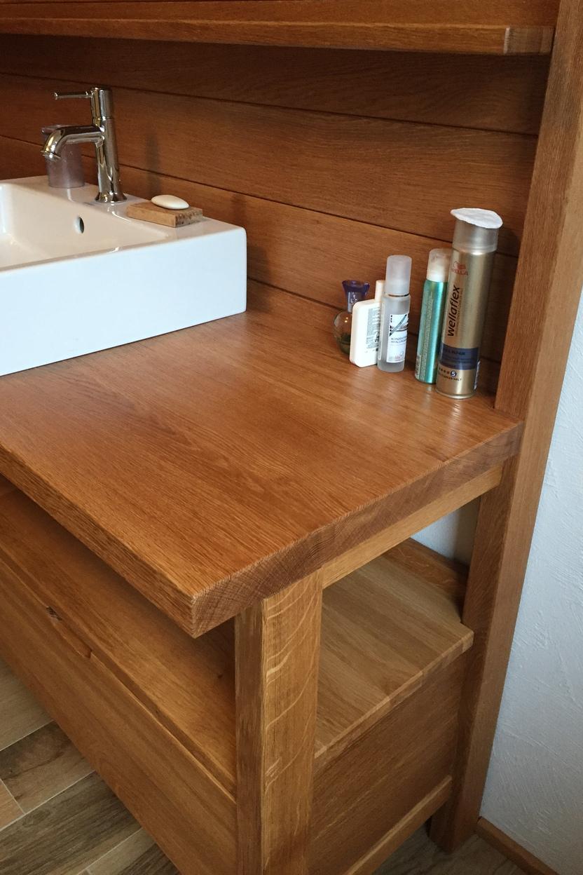 Badschrank mit Waschtisch aus Holz