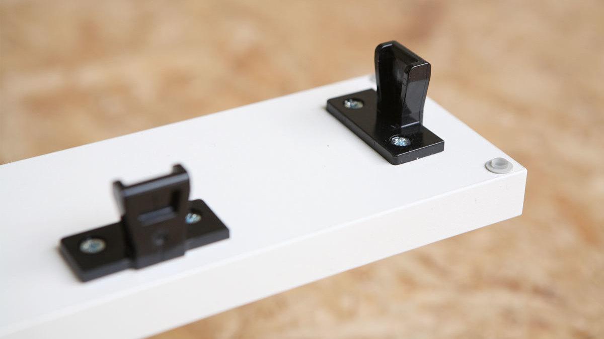 Detailaufnahme einer einhängbaren Sockelblende